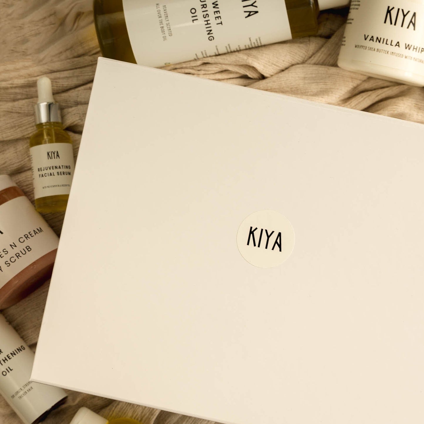 THE LUXE EDIT - MONTHLY SURPRISE SUBSCRIPTION BOX